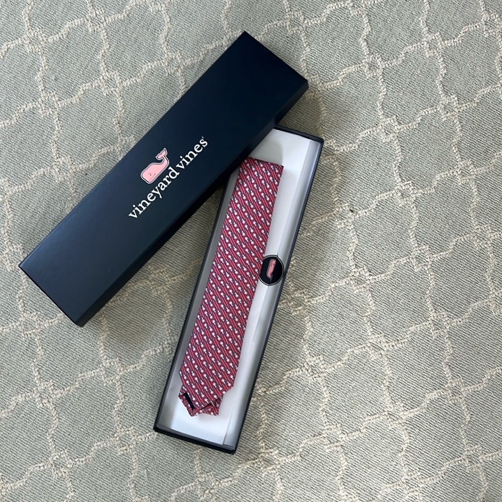 Brand New in box. Vineyard Vines Youth Tie with lacrosse pattern